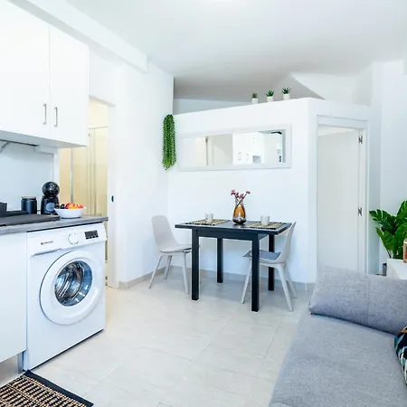 K1. Cozy Flores With Pool Apartment