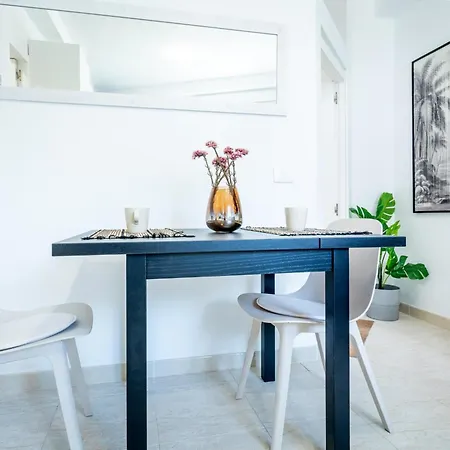 K1. Cozy Flores With Pool Apartment