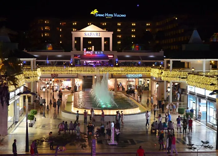 K1. Cozy Flores With Pool